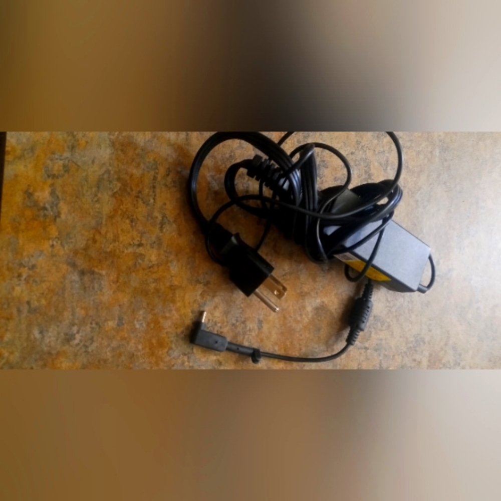 Black Laptop/Device Power Adapter with Right-Angle Plug